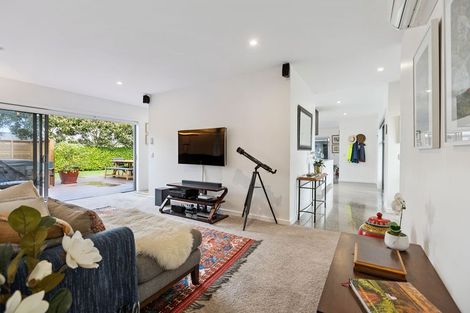 Photo of property in 4 Wentworth Lane, Waiwhakaiho, New Plymouth, 4312