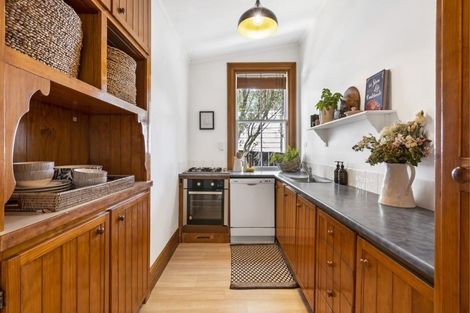 Photo of property in 12 Rodney Road, Northcote Point, Auckland, 0627
