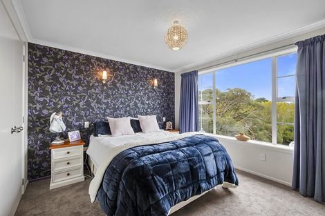 Photo of property in 38 Seaview Road, Marfell, New Plymouth, 4310