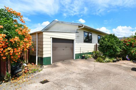 Photo of property in 94 Roberts Road, Te Atatu South, Auckland, 0610