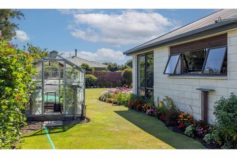 Photo of property in 17 Kingsbury Avenue, Rangiora, 7400