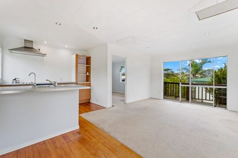 Photo of property in 2a Holiday Road, Stanmore Bay, Whangaparaoa, 0932