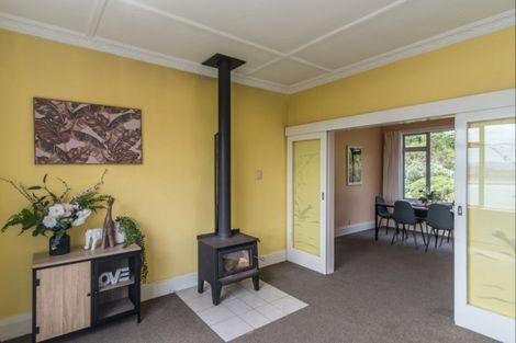 Photo of property in 24 Hungerford Road, Lyall Bay, Wellington, 6022