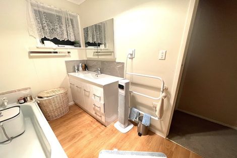 Photo of property in 114 Sturges Road, Henderson, Auckland, 0612