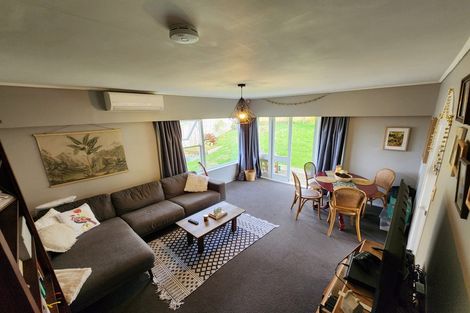 Photo of property in 2/10 Ayton Drive, Totara Vale, Auckland, 0629