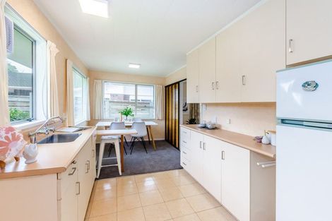 Photo of property in 19a Rewarewa Crescent, Waikanae, 5036