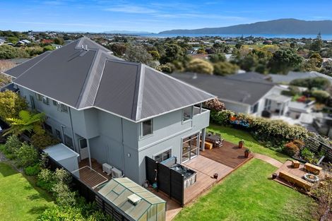 Photo of property in 11 Island View Terrace, Waikanae Beach, Waikanae, 5036