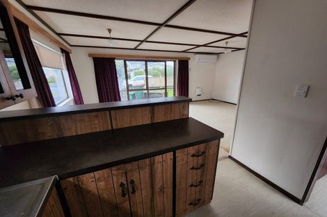 Photo of property in 1 Hawea Street, Merrilands, New Plymouth, 4312