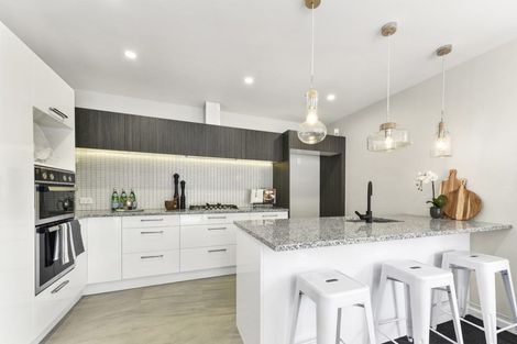 Photo of property in 10f1- Victoria Street, Ebdentown, Upper Hutt, 5018