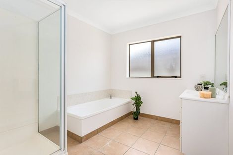 Photo of property in 2 Terry Lane, Paraparaumu Beach, Paraparaumu, 5032