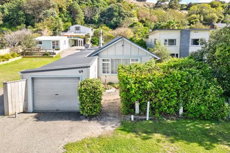 Photo of property in 35 Mowhanau Drive, Kai Iwi, Whanganui, 4574