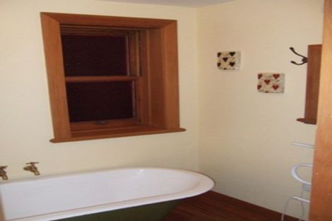 Photo of property in 80 Rolleston Street, Mount Cook, Wellington, 6021