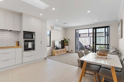 Photo of property in 20 Orona Place, Takanini, 2112