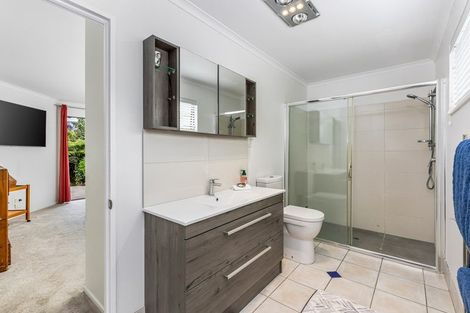 Photo of property in 5 Springwater Vale, Unsworth Heights, Auckland, 0632