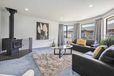 Photo of property in 8 Gainsborough Court, Rolleston, 7614