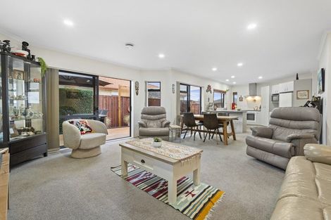 Photo of property in 44 Chesterfield Way, Orewa, 0931