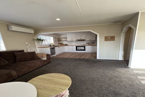 Photo of property in 17 Baillie Crescent, Carterton, 5713