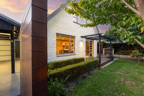 Photo of property in 52 Crofton Road, Harewood, Christchurch, 8051