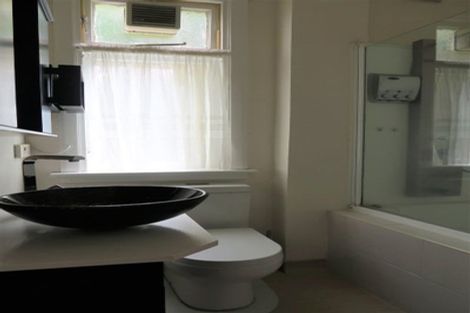 Photo of property in 1/21a Talavera Terrace, Kelburn, Wellington, 6012