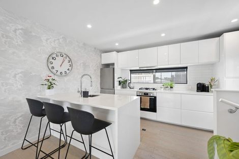 Photo of property in 6c Lyall Parade, Lyall Bay, Wellington, 6022