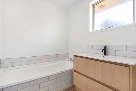 Photo of property in 24 Leaver Place, Weymouth, Auckland, 2103