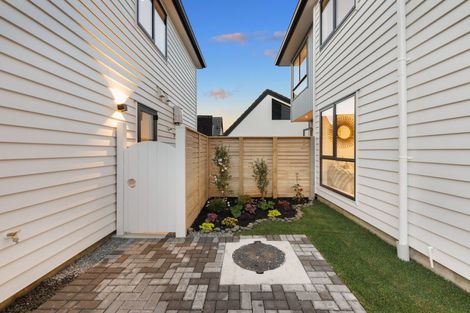 Photo of property in 42c Takutai Avenue, Half Moon Bay, Auckland, 2012