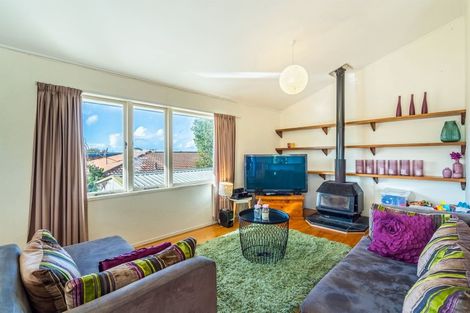 Photo of property in 2/51 Ocean View Road, Hillcrest, Auckland, 0627