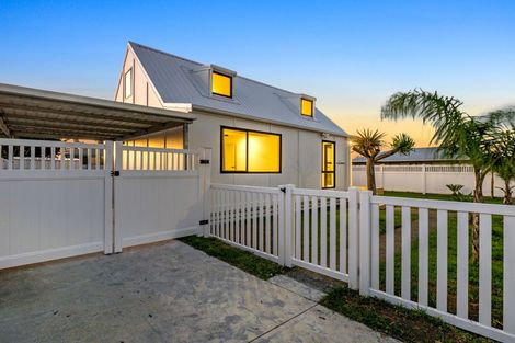 Photo of property in 15 Waitai Street, Castlecliff, Whanganui, 4501