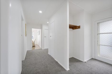 Photo of property in 33 Longburn Road, Henderson, Auckland, 0610