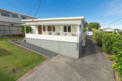 Photo of property in 1289a Whangaparaoa Road, Army Bay, Whangaparaoa, 0930