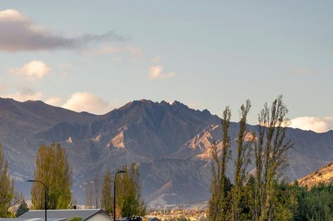 Photo of property in 4 Raspberry Close, Wanaka, 9382