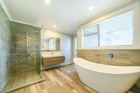 Photo of property in 31 Briarwood Road, Kelvin Grove, Palmerston North, 4470