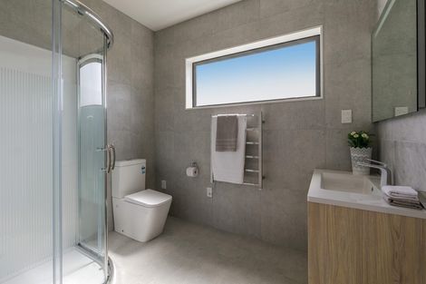 Photo of property in 83a Lake Road, Northcote, Auckland, 0627