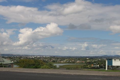 Photo of property in 129 Luckens Road, West Harbour, Auckland, 0618