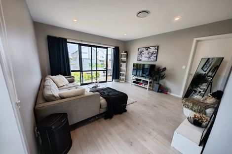 Photo of property in 1 Hea Road, Hobsonville, Auckland, 0616