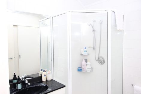 Photo of property in 1/86 Oaktree Avenue, Browns Bay, Auckland, 0630