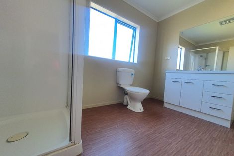 Photo of property in 15 Titch Place, Glen Eden, Auckland, 0602