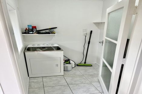 Photo of property in 8 Border Road, Henderson, Auckland, 0612
