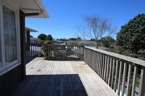 Photo of property in 20a Roberts Road, Te Atatu South, Auckland, 0610
