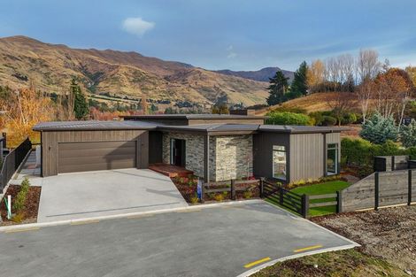 Photo of property in 9 Kamana Rise, Wanaka, 9382