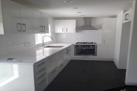 Photo of property in 2/7 Alston Avenue, Kelston, Auckland, 0602