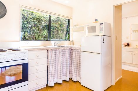 Photo of property in 2 Earle Place, Acacia Bay, Taupo, 3330