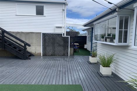 Photo of property in 45 Turville Crescent, Newlands, Wellington, 6037