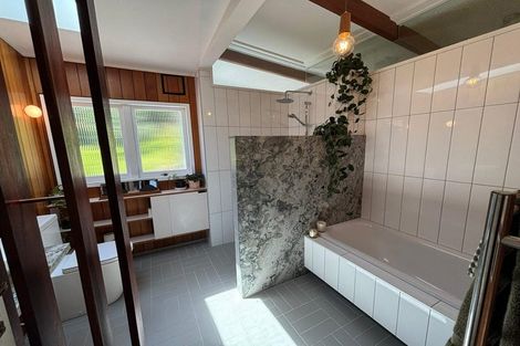 Photo of property in 274 Scenic Drive, Titirangi, Auckland, 0604