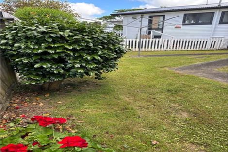 Photo of property in 1/80 Gloria Avenue, Te Atatu Peninsula, Auckland, 0610