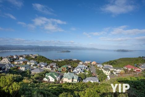 Photo of property in 4b Sunhaven Drive, Newlands, Wellington, 6037