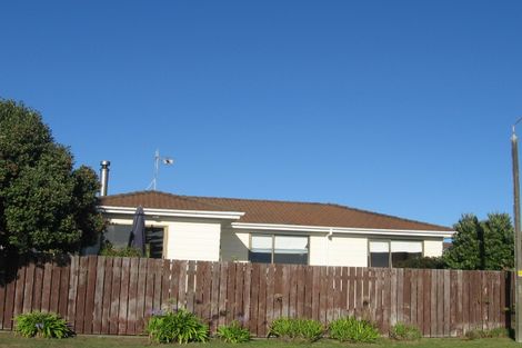 Photo of property in 12 Olive Terrace, Paraparaumu Beach, Paraparaumu, 5032