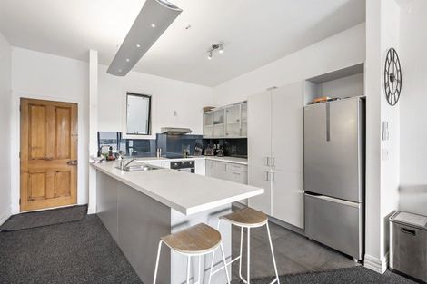Photo of property in Endeavour Apartments, 11/125u Thorndon Quay, Pipitea, Wellington, 6011