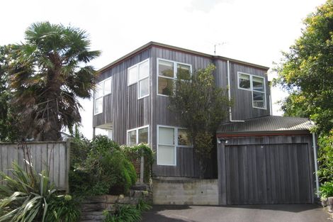 Photo of property in 2/19 Heathcote Road, Castor Bay, Auckland, 0620