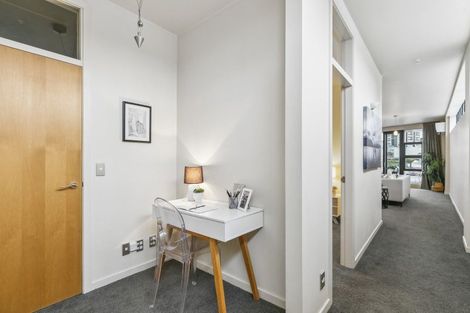 Photo of property in Endeavour Apartments, 8/125 Thorndon Quay, Pipitea, Wellington, 6011